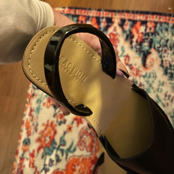 Kenneth Cole Reaction wedges with two piece silhouette open toe 1.97” heel sz 8 - Picture 6 of 8